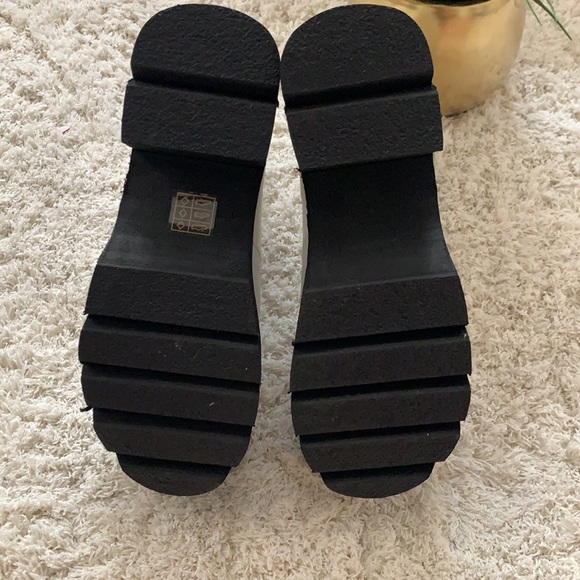 White Boots Trending - Picture 5 of 5